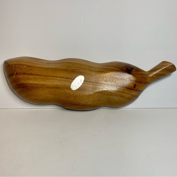Vintage Monkeypod wood leaf dish. Approximately 15”L x 2”H x 5”W. - Picture 2 of 12